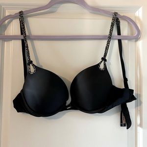 Victoria’s Secret 32B Sexy Little Things bra